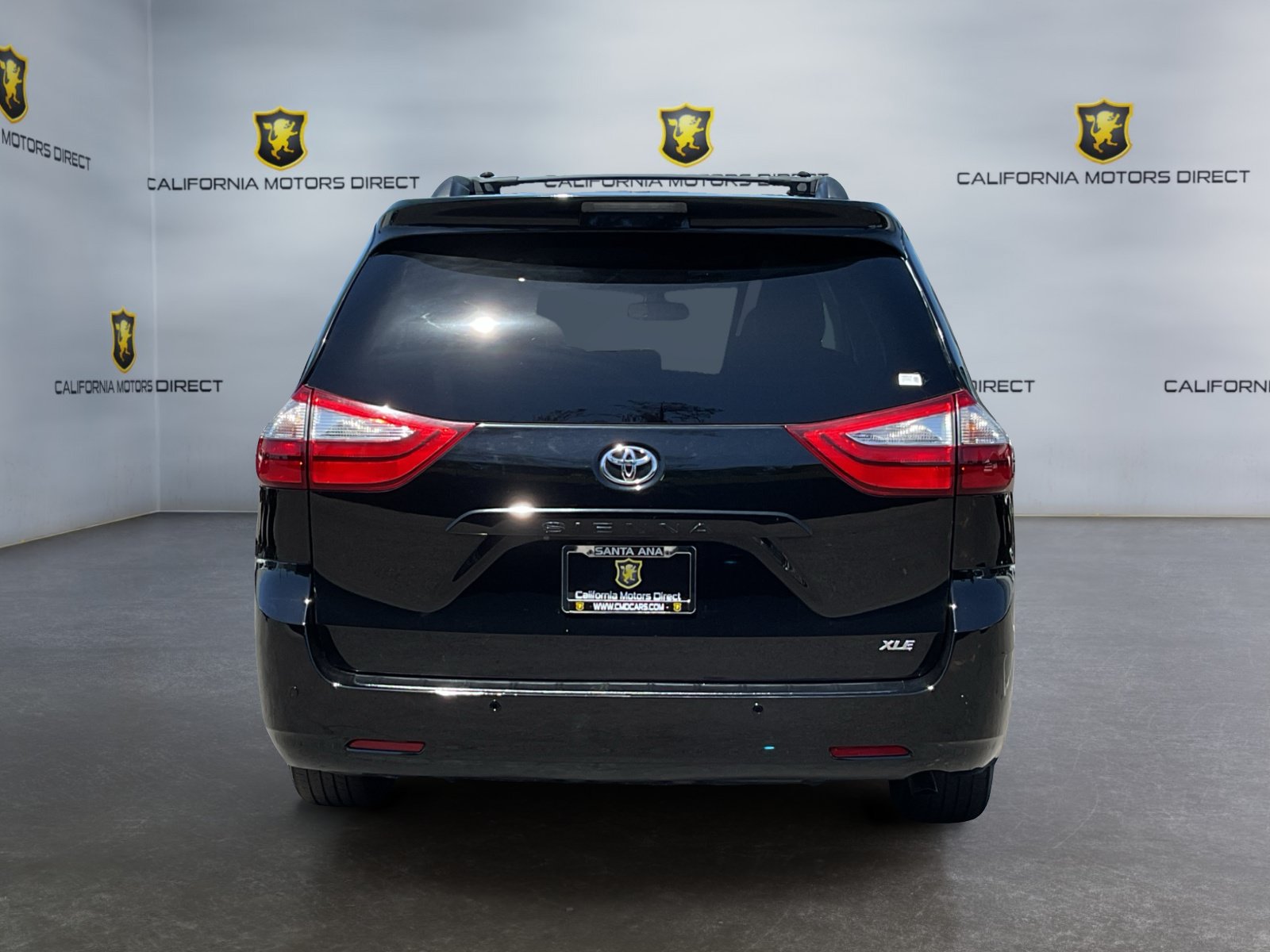 Used 2017 Toyota Sienna XLE w/ XLE Navigation Package FWD image 6