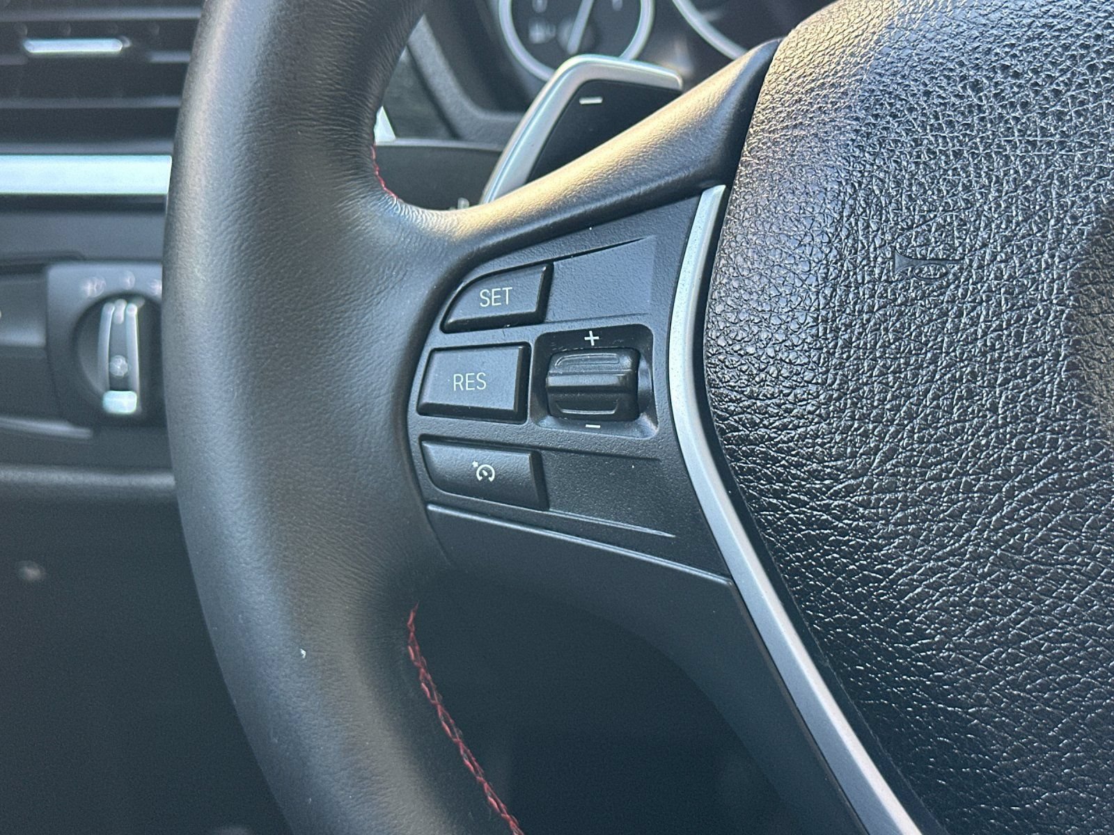 Used 2018 BMW 330e w/ Convenience Package RWD image 26