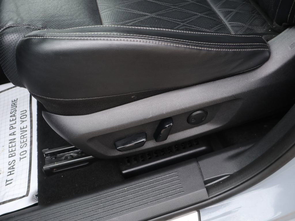 Used 2023 Nissan Rogue Platinum w/ Platinum Premium Package FWD image 16