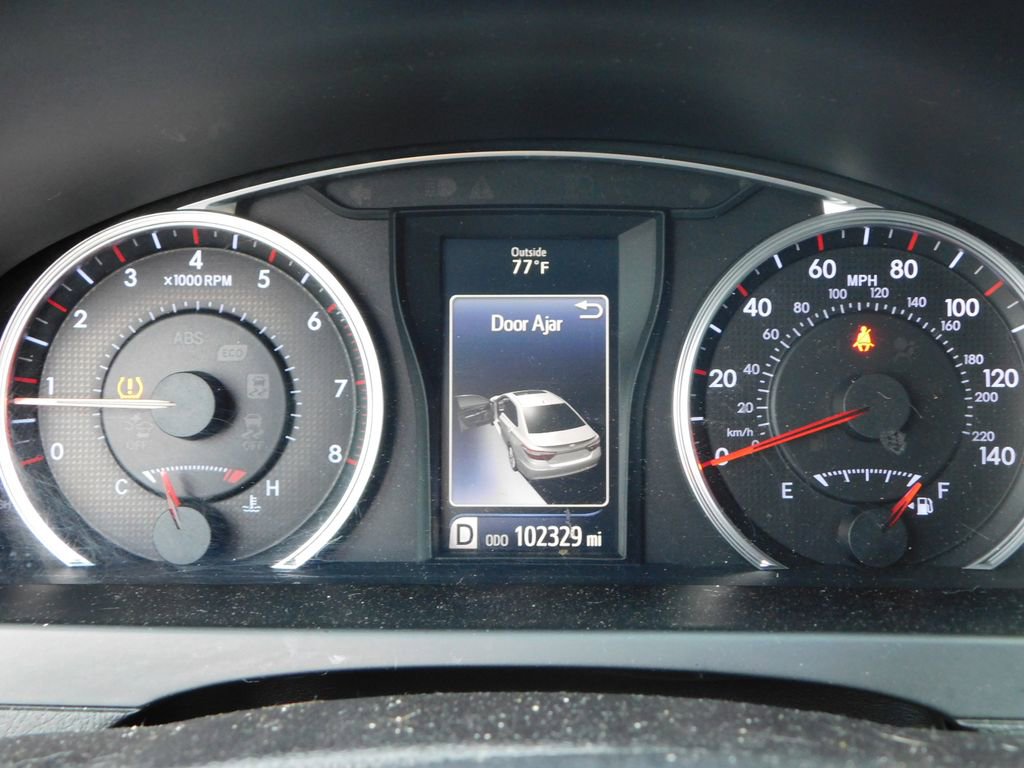 Used 2017 Toyota Camry SE w/ Moonroof Package FWD image 13