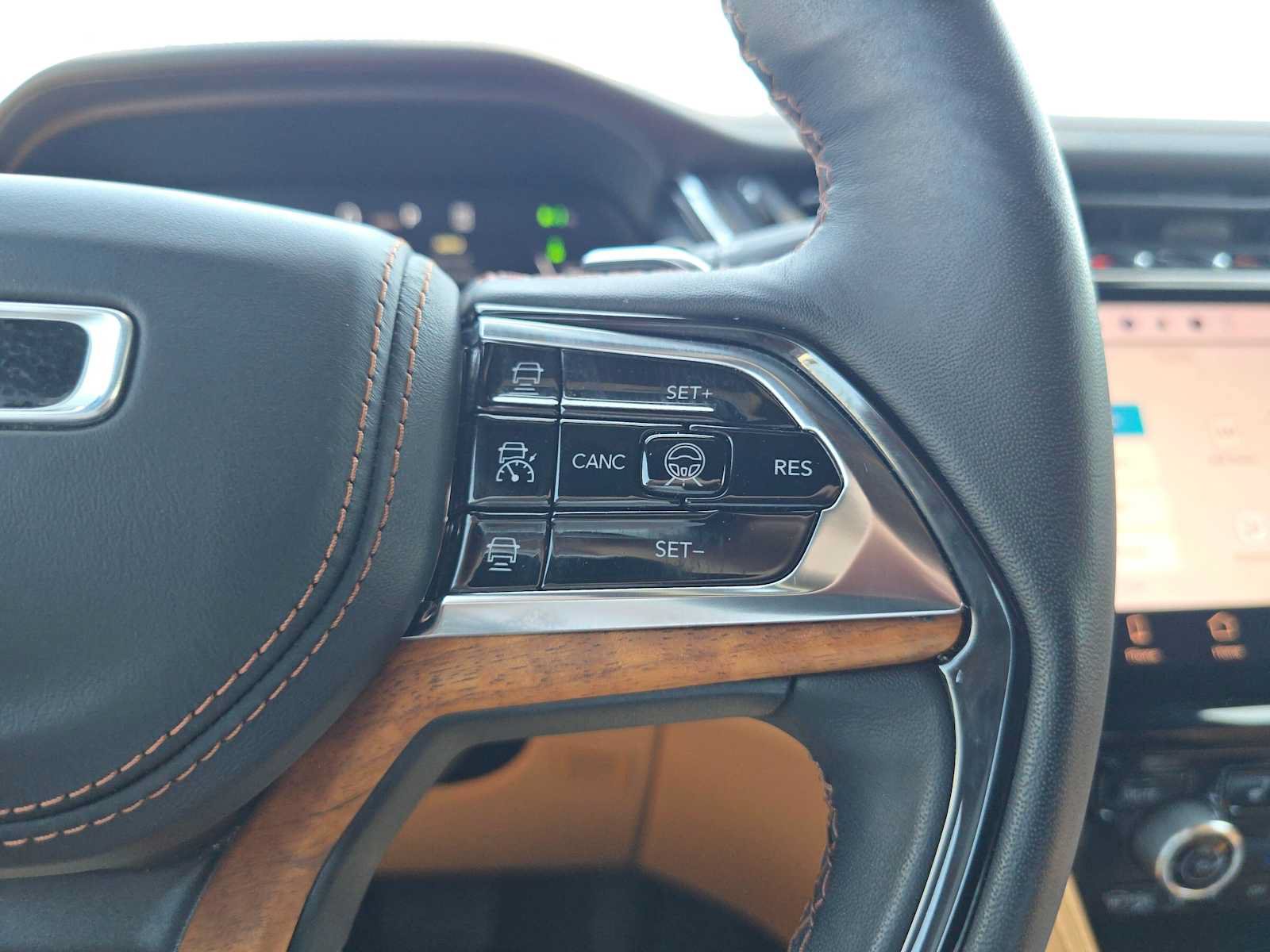Used 2022 Jeep Grand Cherokee Summit AWD/4WD image 31