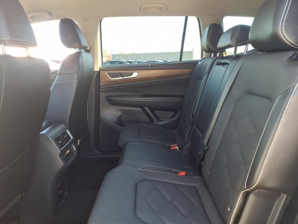 Used 2024 Volkswagen Atlas SE image 17