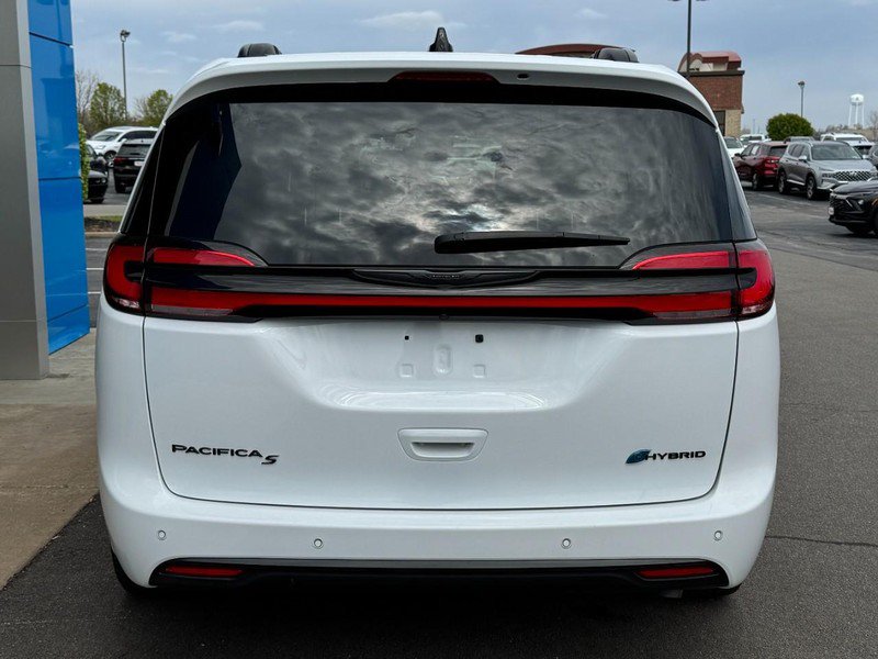 Used 2024 Chrysler Pacifica Premium FWD image 4