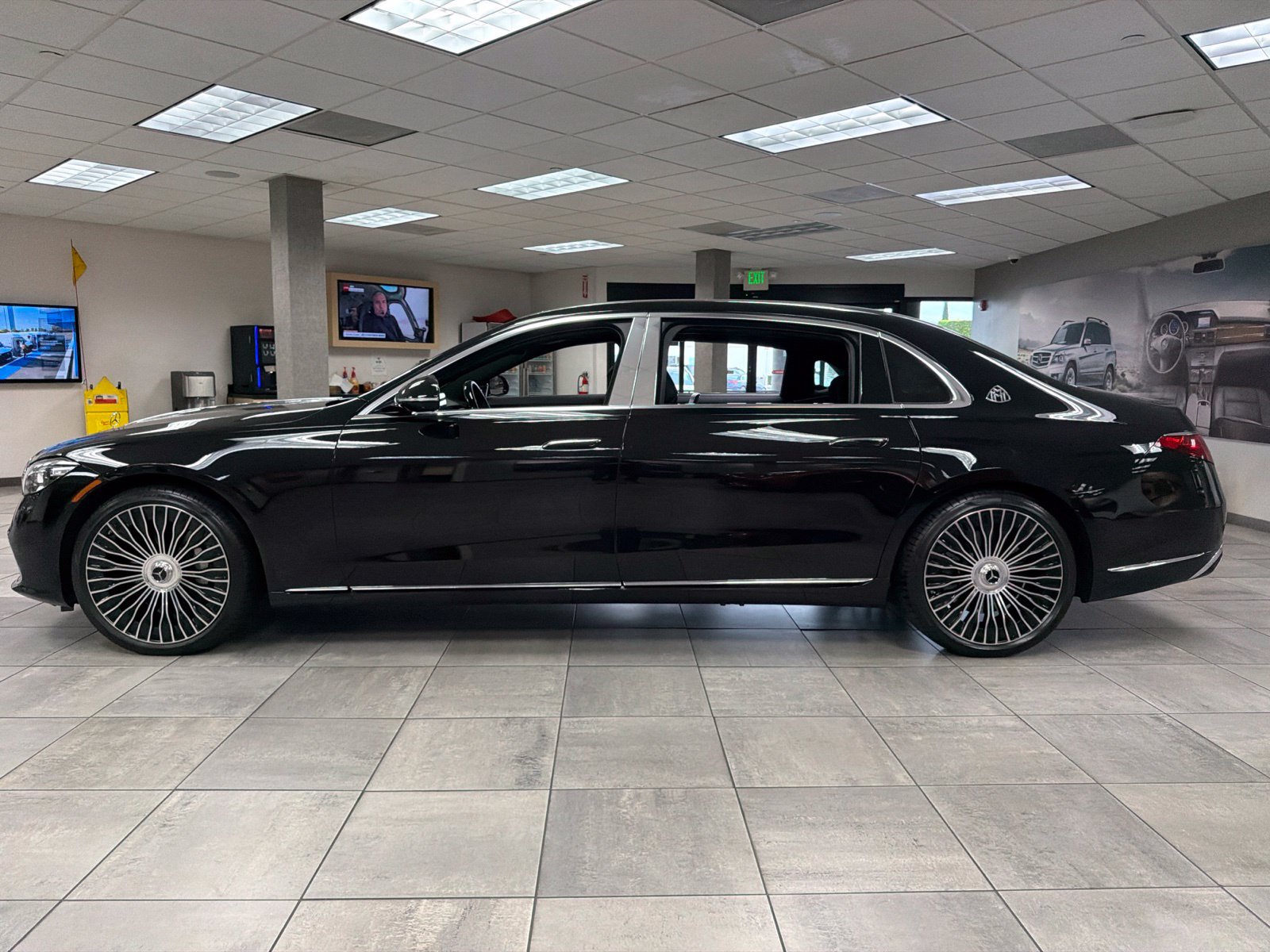 Certified 2025 Mercedes-Benz Maybach S 580 4MATIC image 6