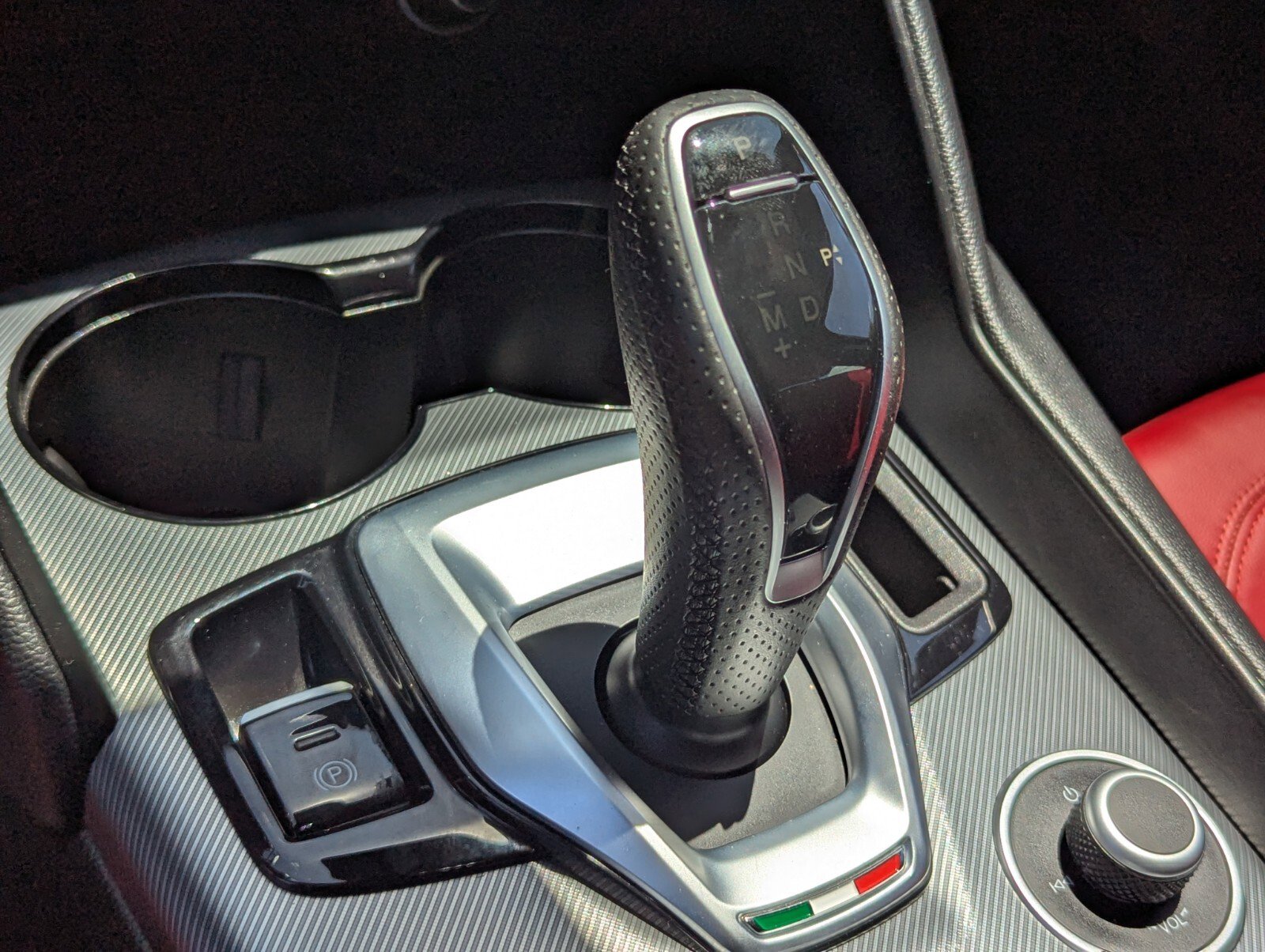 Used 2024 Alfa Romeo Giulia Veloce AWD/4WD image 31