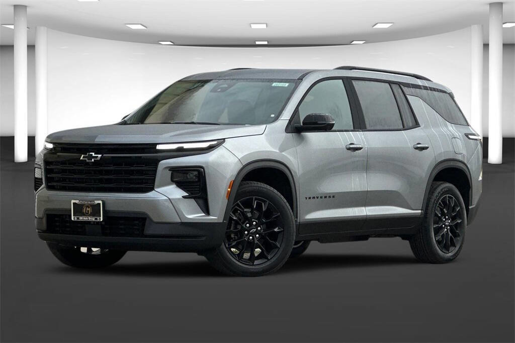 New 2026 Chevrolet Traverse LT w/ Midnight/Sport Edition video 2