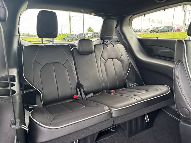New 2027 Chrysler Pacifica Limited w/ S Appearance Package FWD image 37