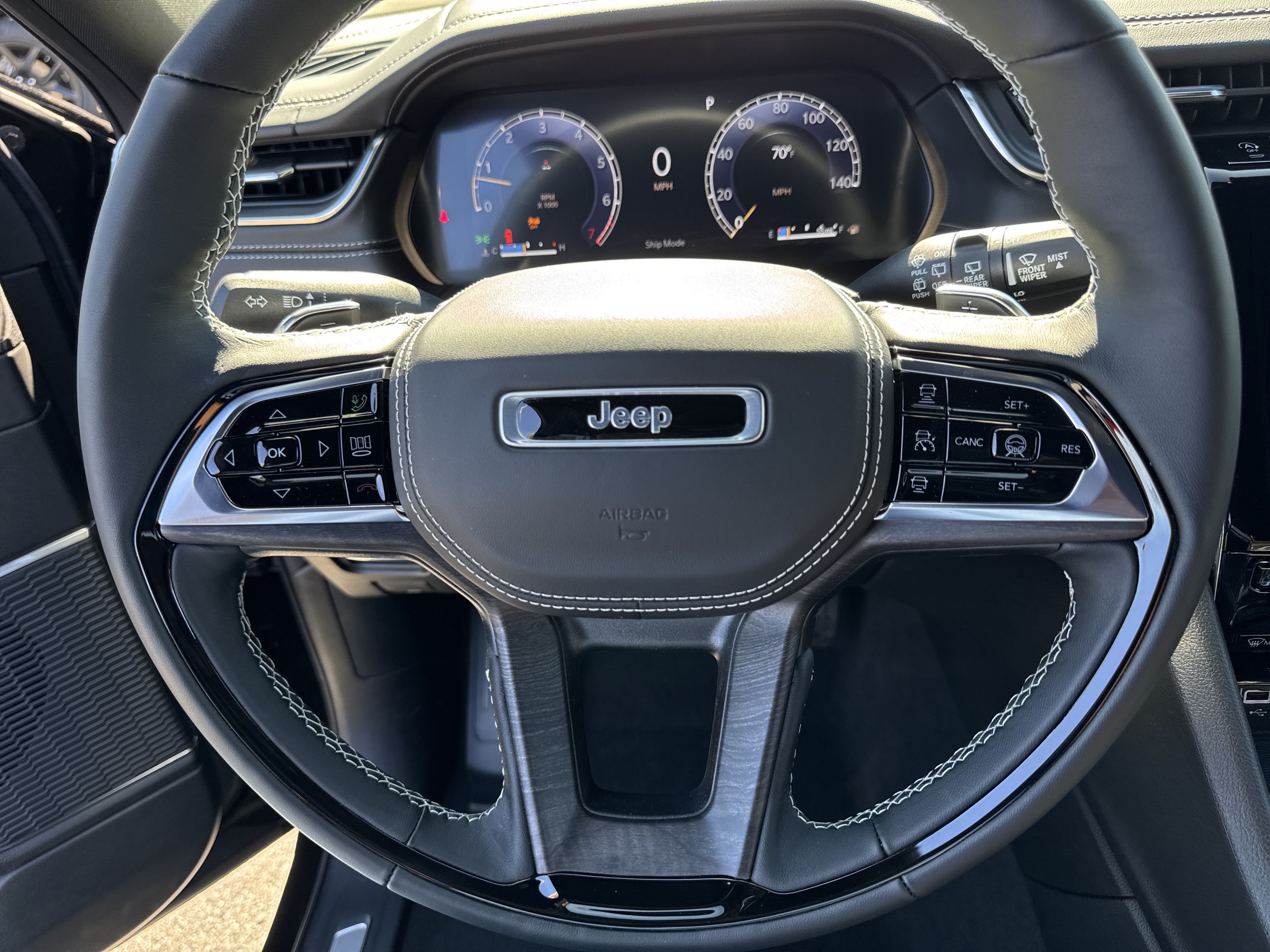 New 2025 Jeep Grand Cherokee L Overland w/ Advanced Protech Group III AWD/4WD image 7