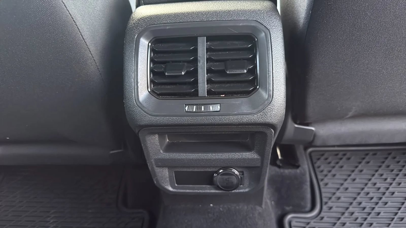 Used 2020 Volkswagen Tiguan S FWD image 23