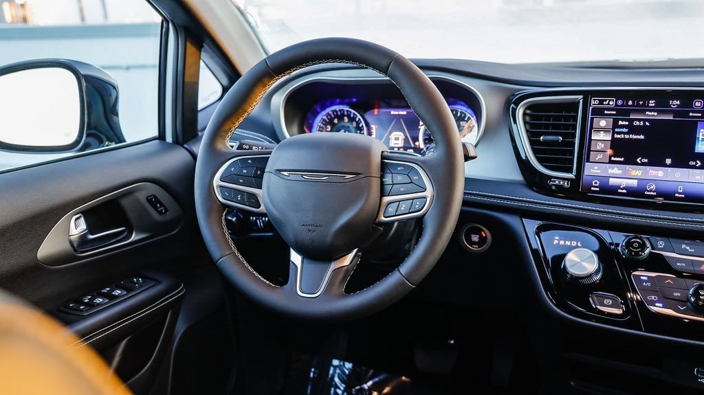 New 2027 Chrysler Pacifica Select FWD image 18