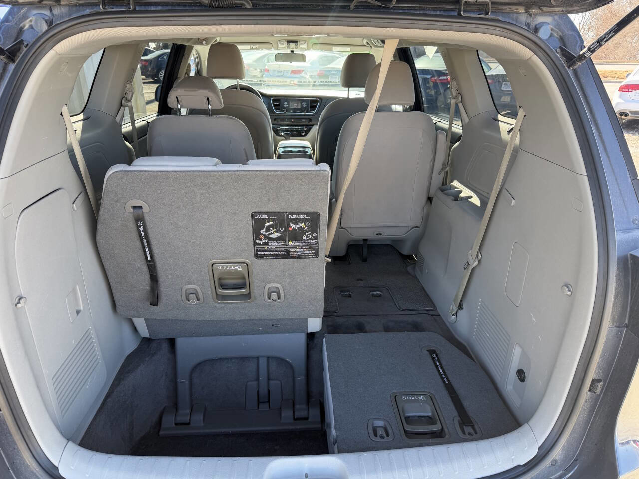 Used 2016 Kia Sedona LX w/ LX Convenience Package FWD image 7