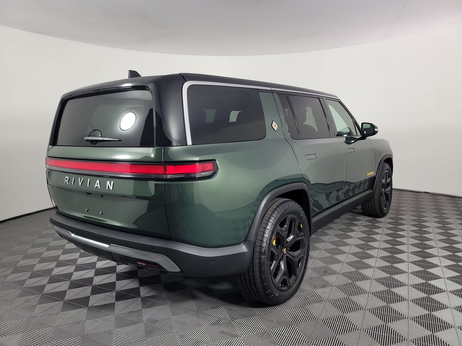 Used 2022 Rivian R1S Launch Edition Quad AWD/4WD image 5