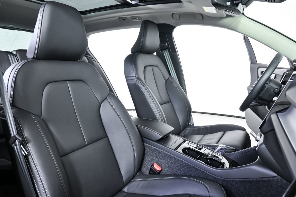 Used 2026 Volvo XC40 B4 Plus w/ Protection Package Premier image 24