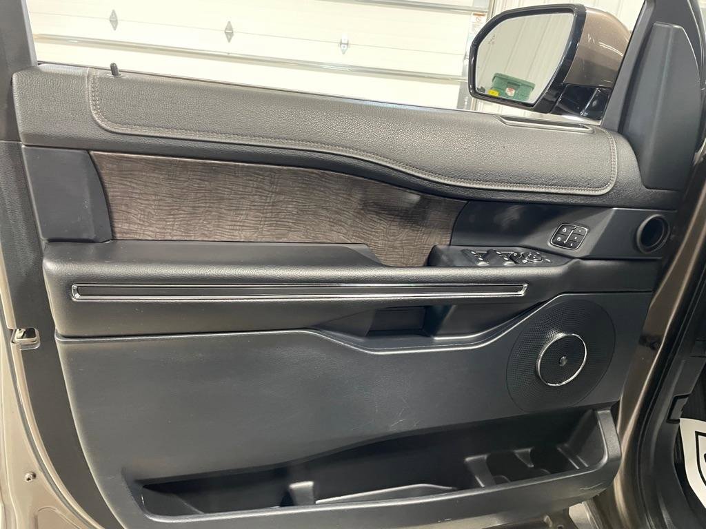Used 2018 Ford Expedition Limited AWD/4WD image 13