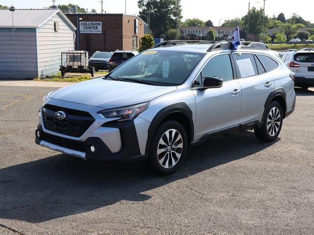 Certified 2025 Subaru Outback Limited AWD/4WD image 4