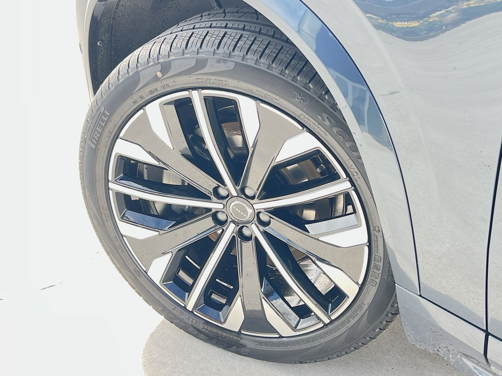 New 2026 Volvo XC90 B6 Plus w/ Protection Package Premier AWD/4WD image 20