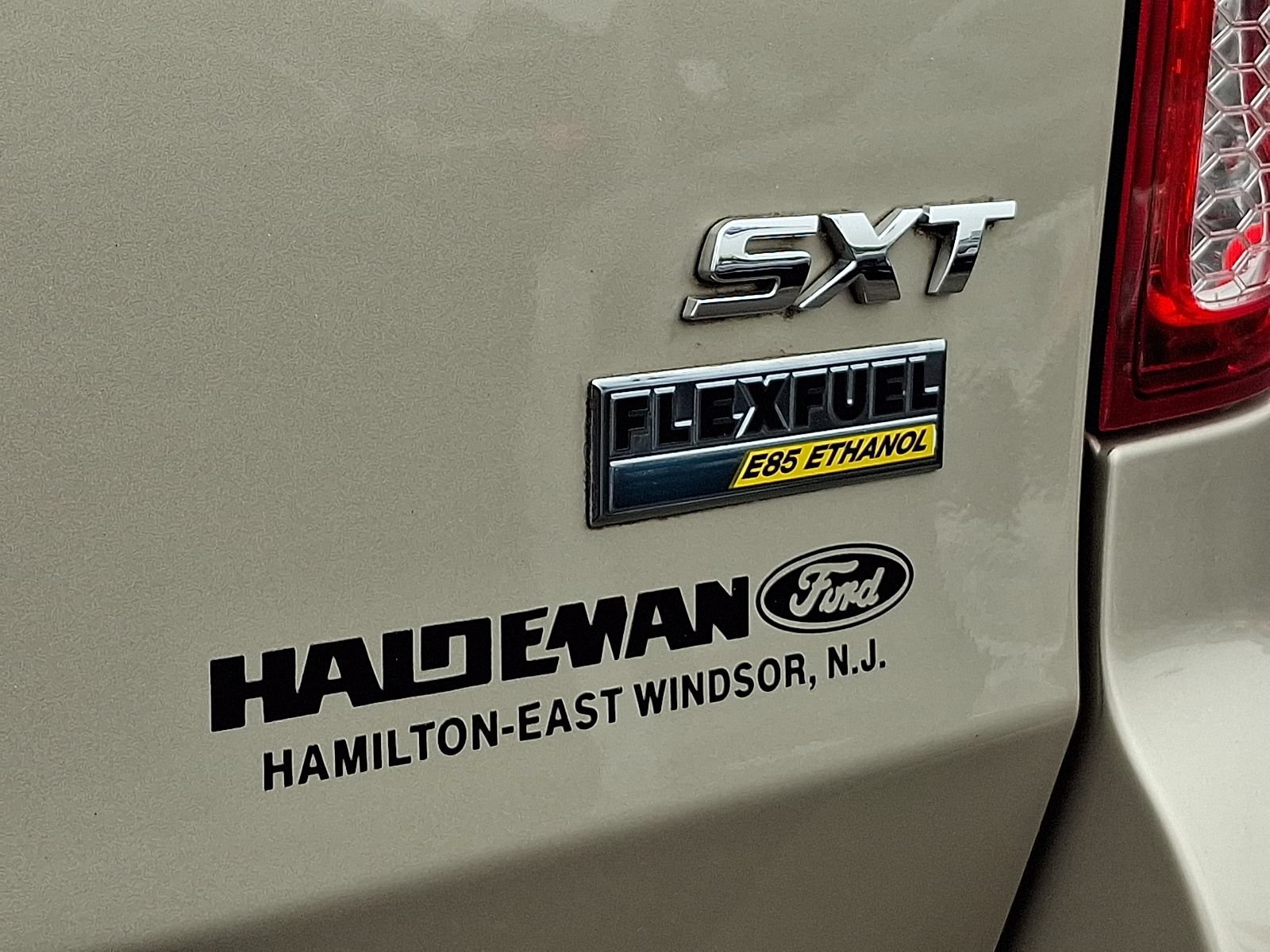 Used 2015 Dodge Grand Caravan SXT w/ Rear Park Assist Package FWD image 29