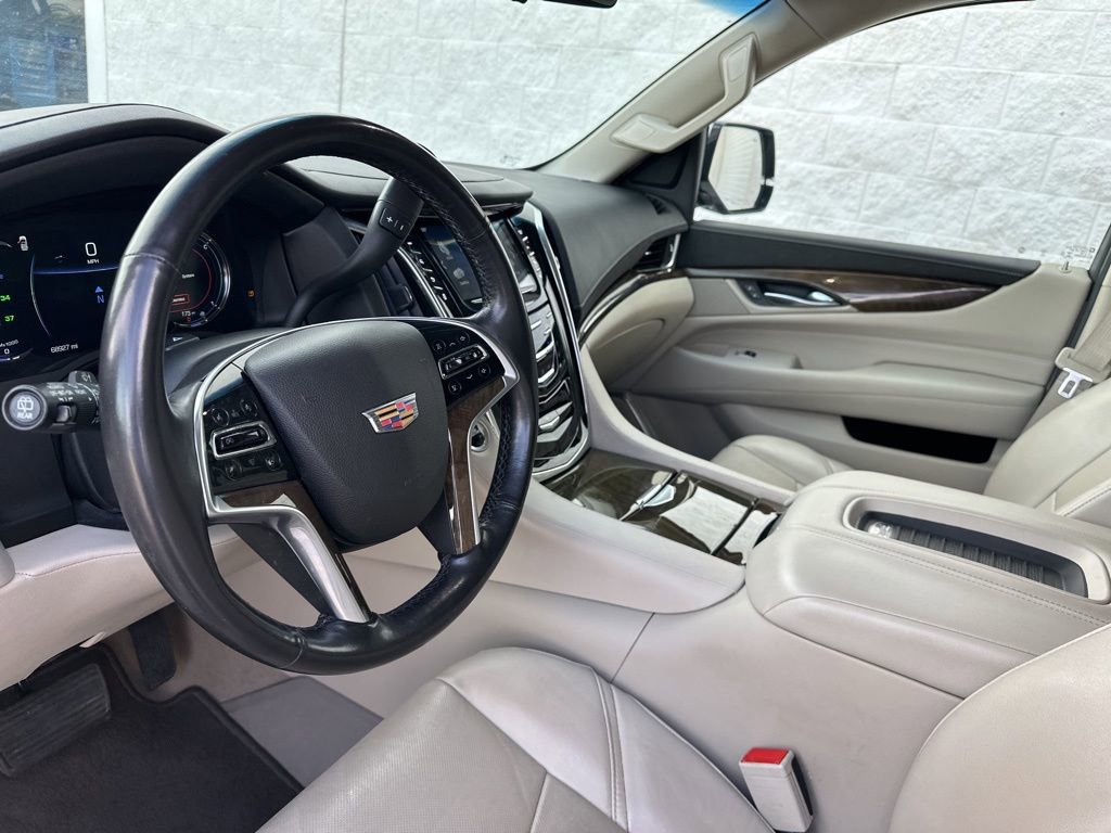 Used 2019 Cadillac Escalade ESV Premium Luxury AWD/4WD image 16