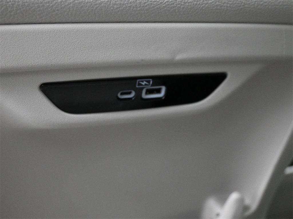 Used 2021 Chrysler Pacifica Touring-L image 19