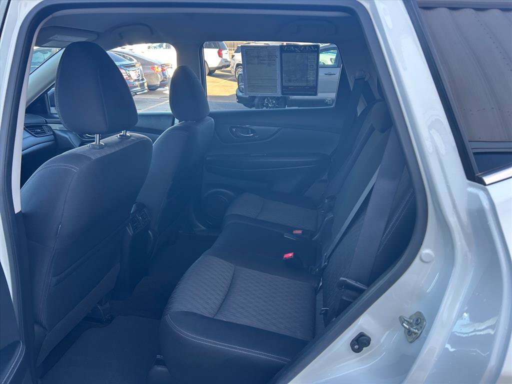 Used 2018 Nissan Rogue SV image 10