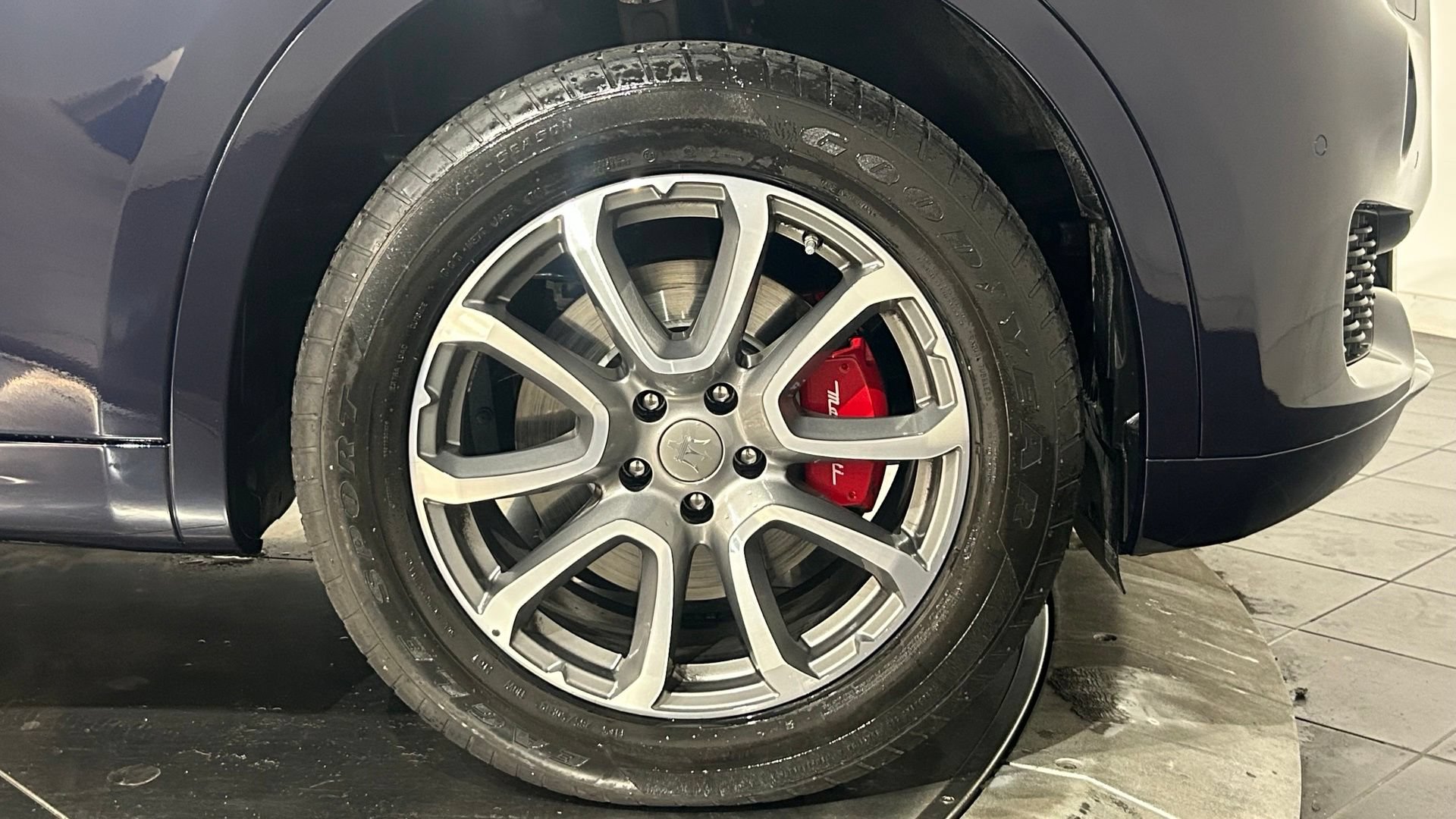 Used 2019 Maserati Levante GranLusso AWD/4WD image 27