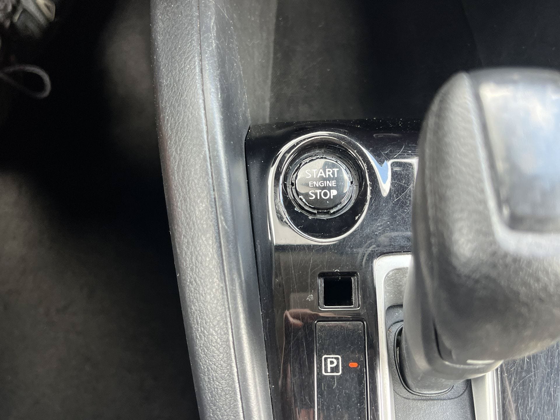 Used 2022 Nissan Versa SV FWD image 6