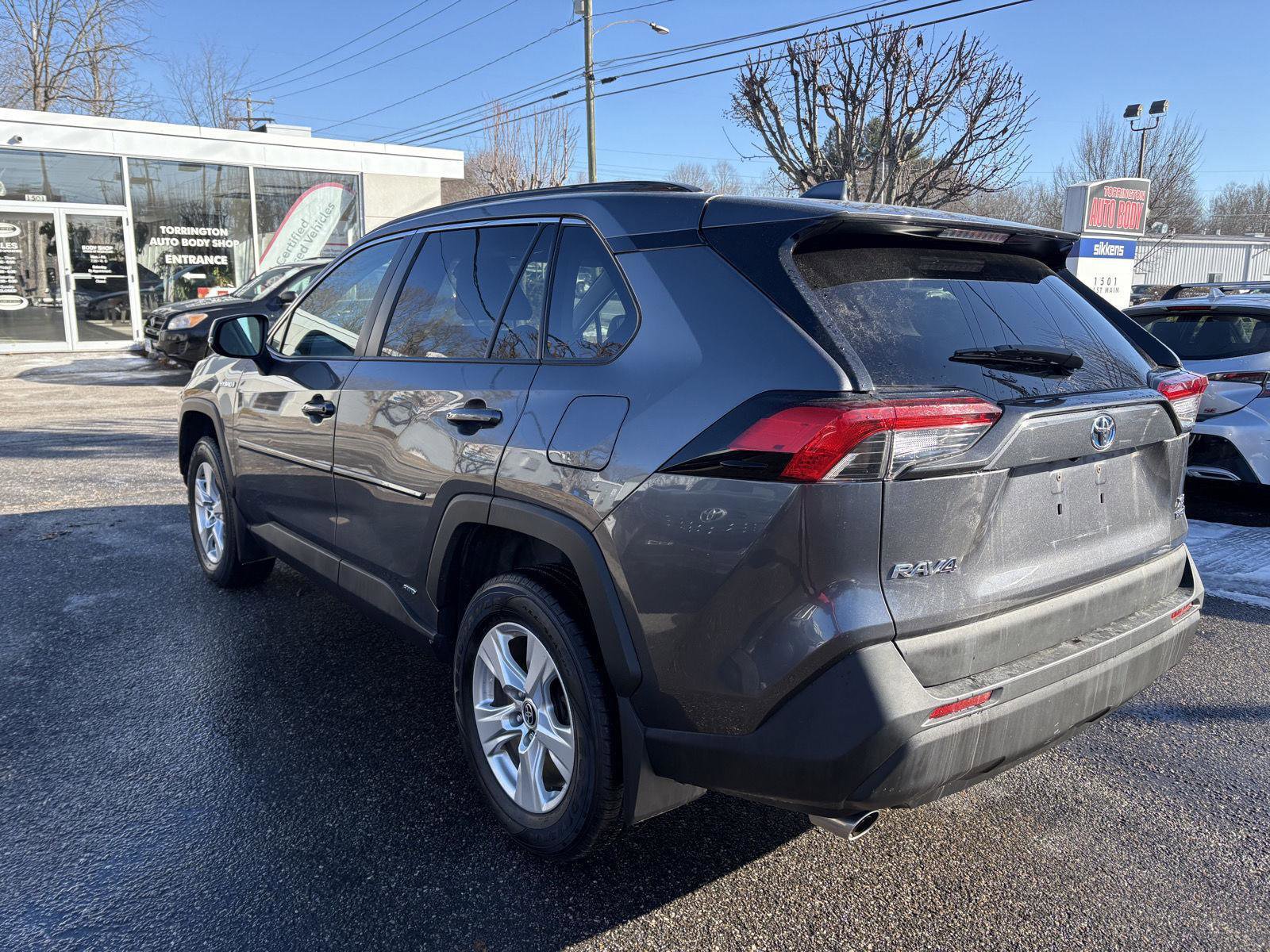 Used 2021 Toyota RAV4 XLE image 5