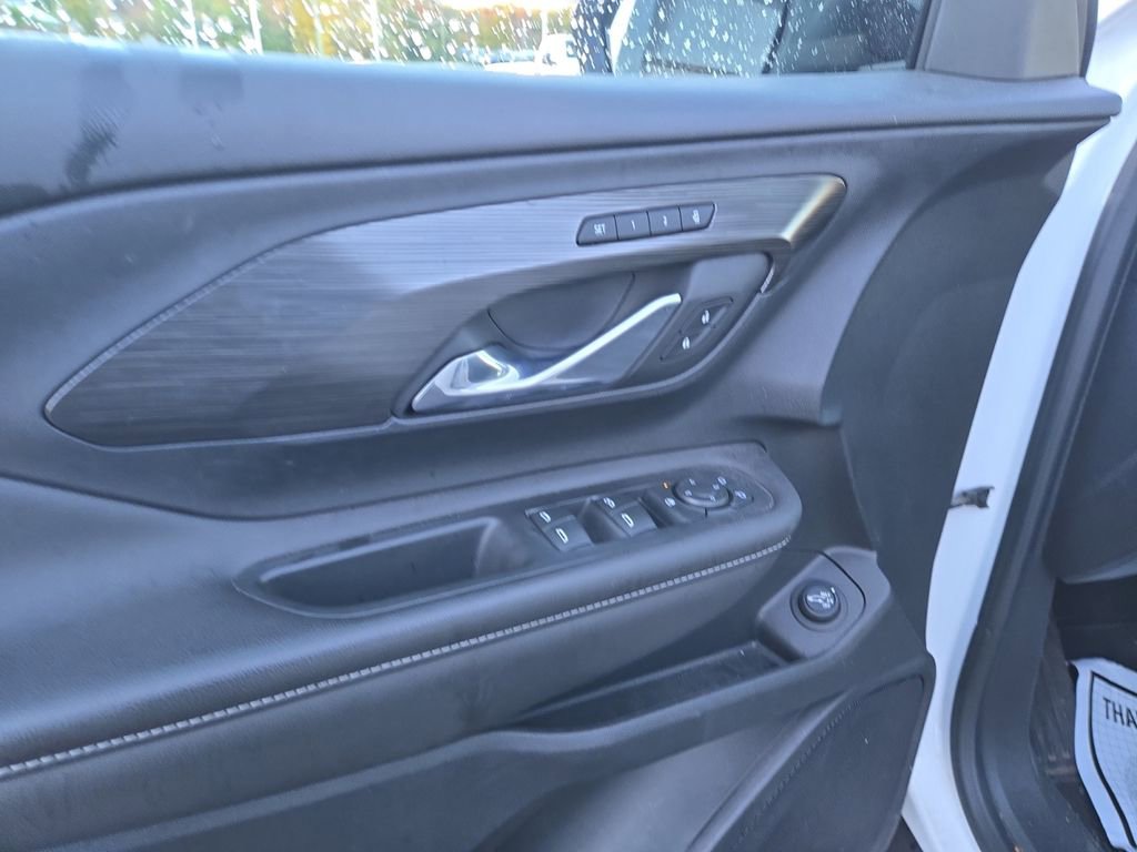 Used 2022 GMC Terrain SLT w/ Elevation Edition image 11