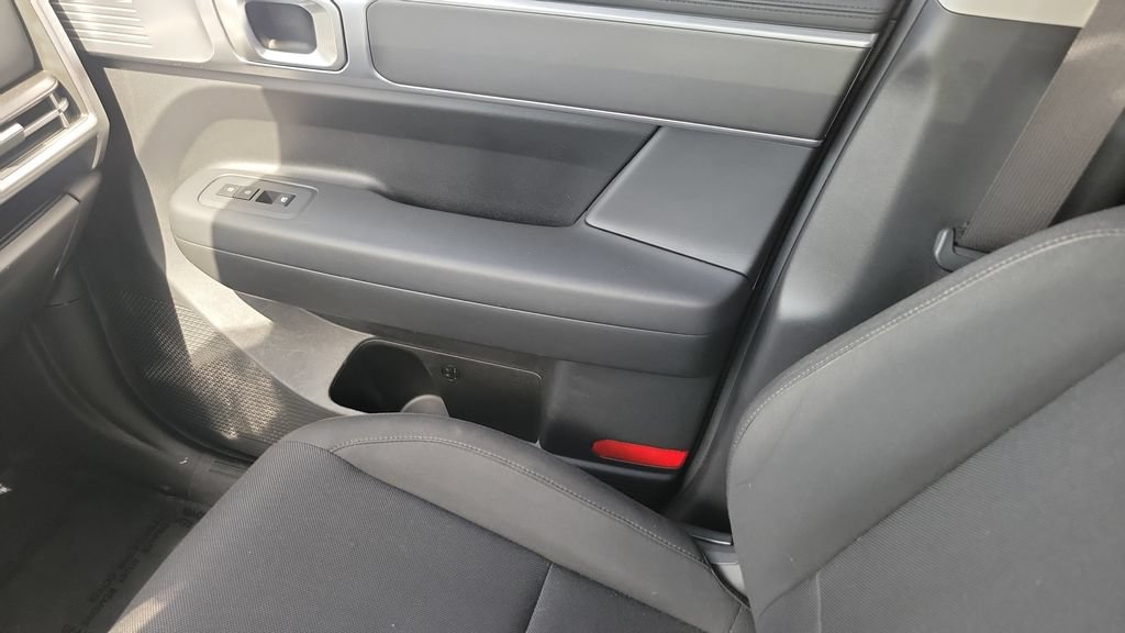 Used 2025 Hyundai Santa Fe SE FWD image 13