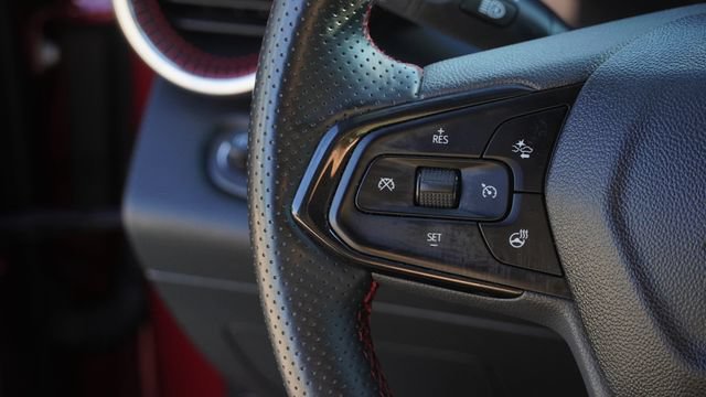 Used 2024 Chevrolet Trax RS w/ Sunroof Package FWD image 28