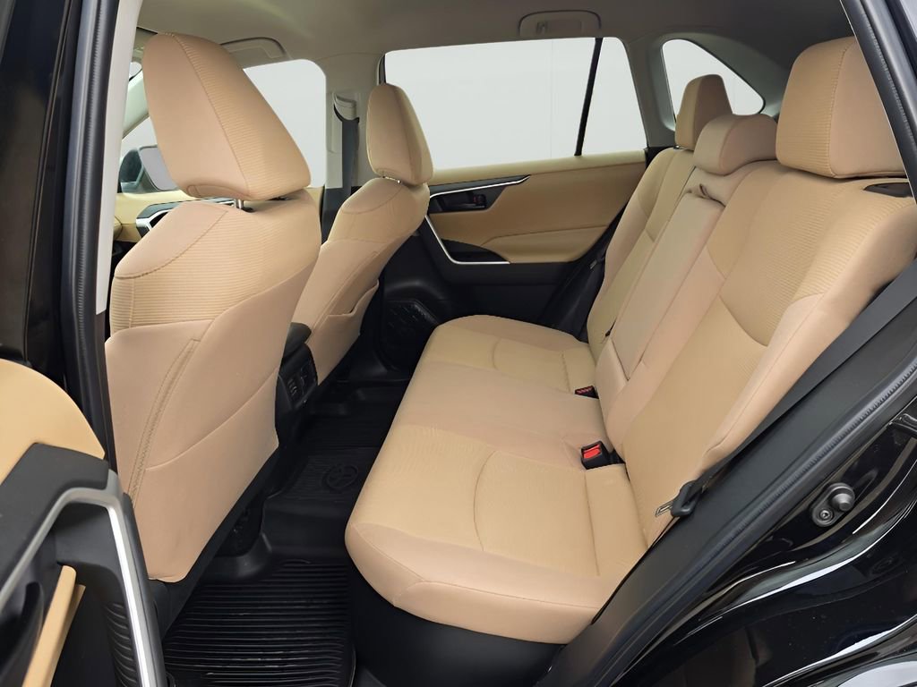 Used 2022 Toyota RAV4 LE AWD/4WD image 11