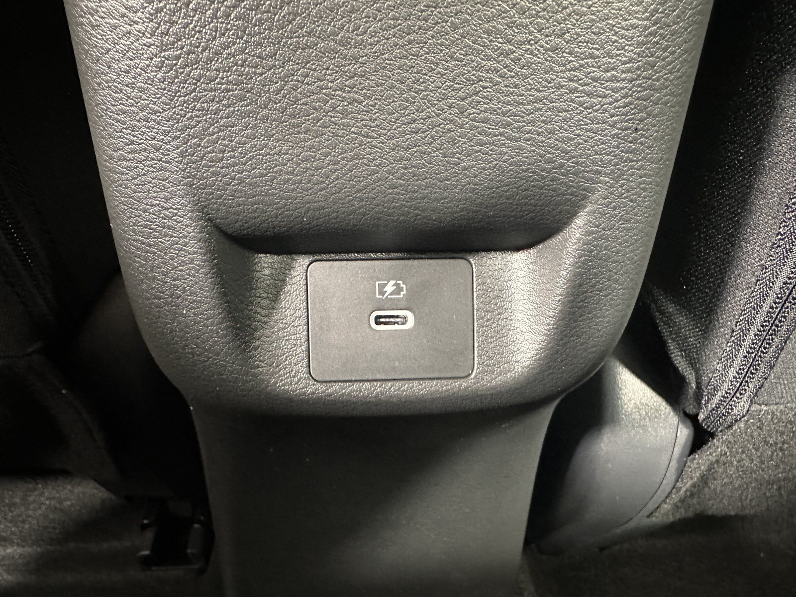 New 2025 Nissan Versa SV w/ Trunk Package FWD image 32