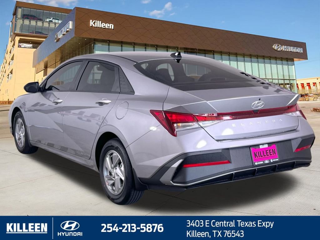 Used 2025 Hyundai Elantra SE FWD image 6