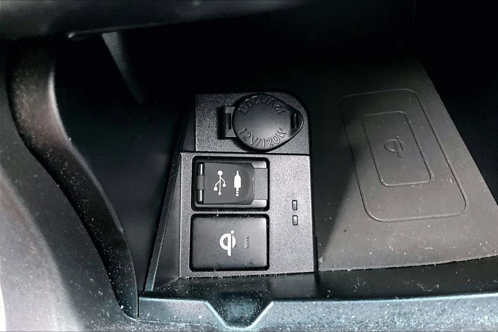 Used 2016 Toyota Camry XLE w/ Convenience Package FWD image 16