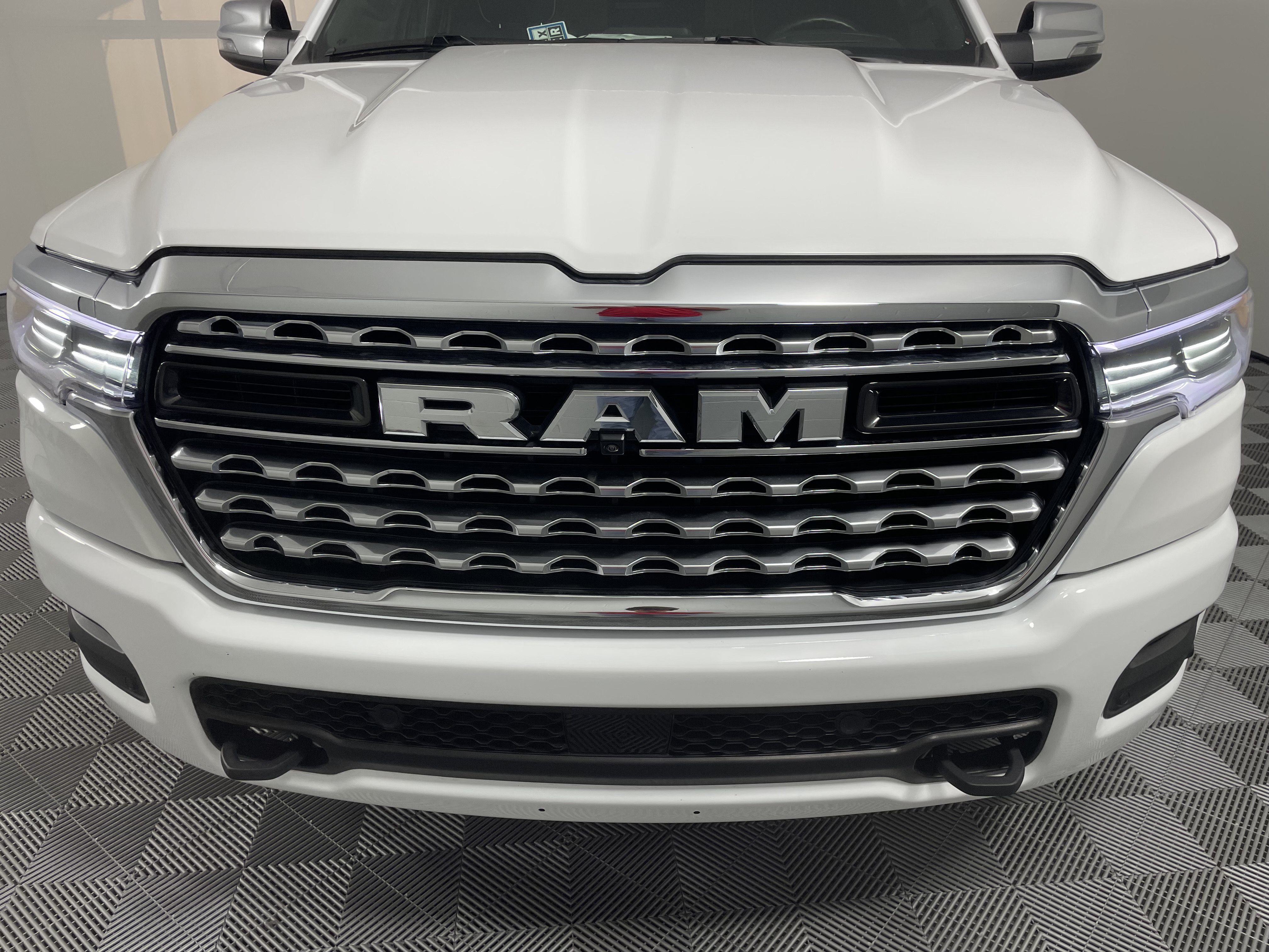 Used 2025 RAM 1500 Limited AWD/4WD image 8