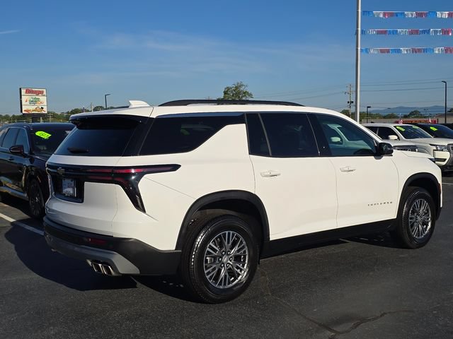 Used 2025 Chevrolet Traverse LT FWD image 3