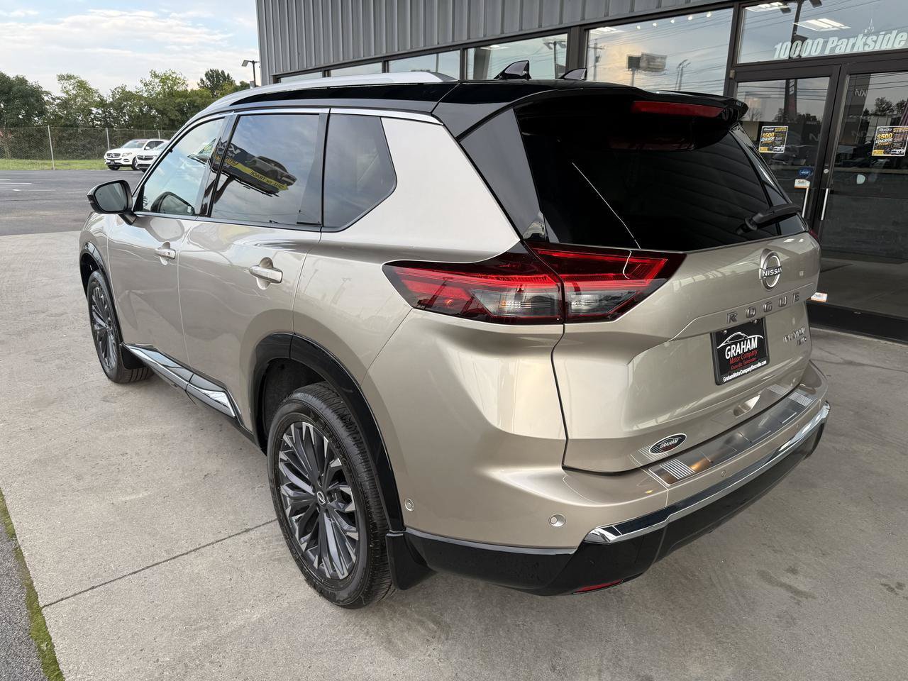 Used 2025 Nissan Rogue Platinum w/ Tech Package AWD/4WD image 6
