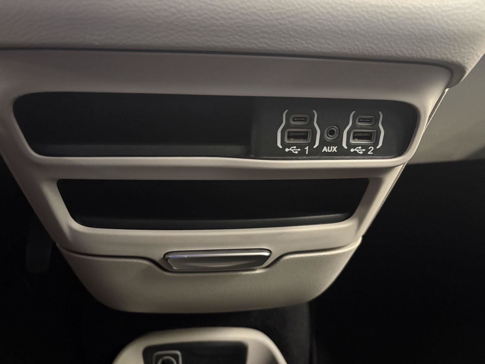 Used 2023 Chrysler Voyager LX FWD image 28
