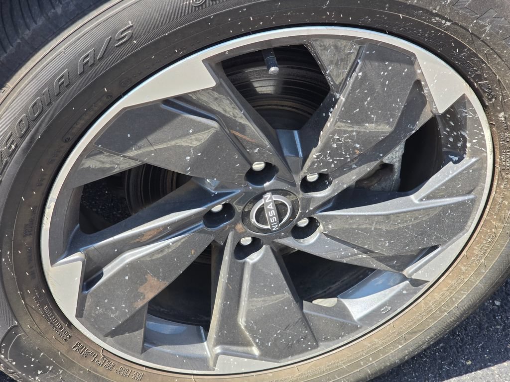 Used 2025 Nissan Rogue SV FWD image 19