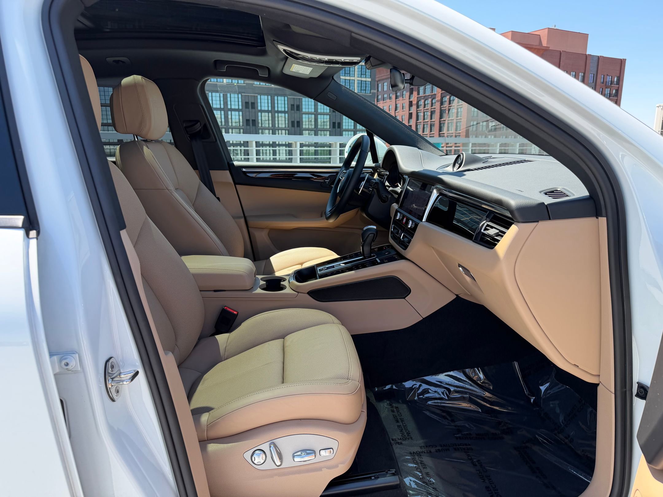 Certified 2026 Porsche Macan AWD/4WD image 15
