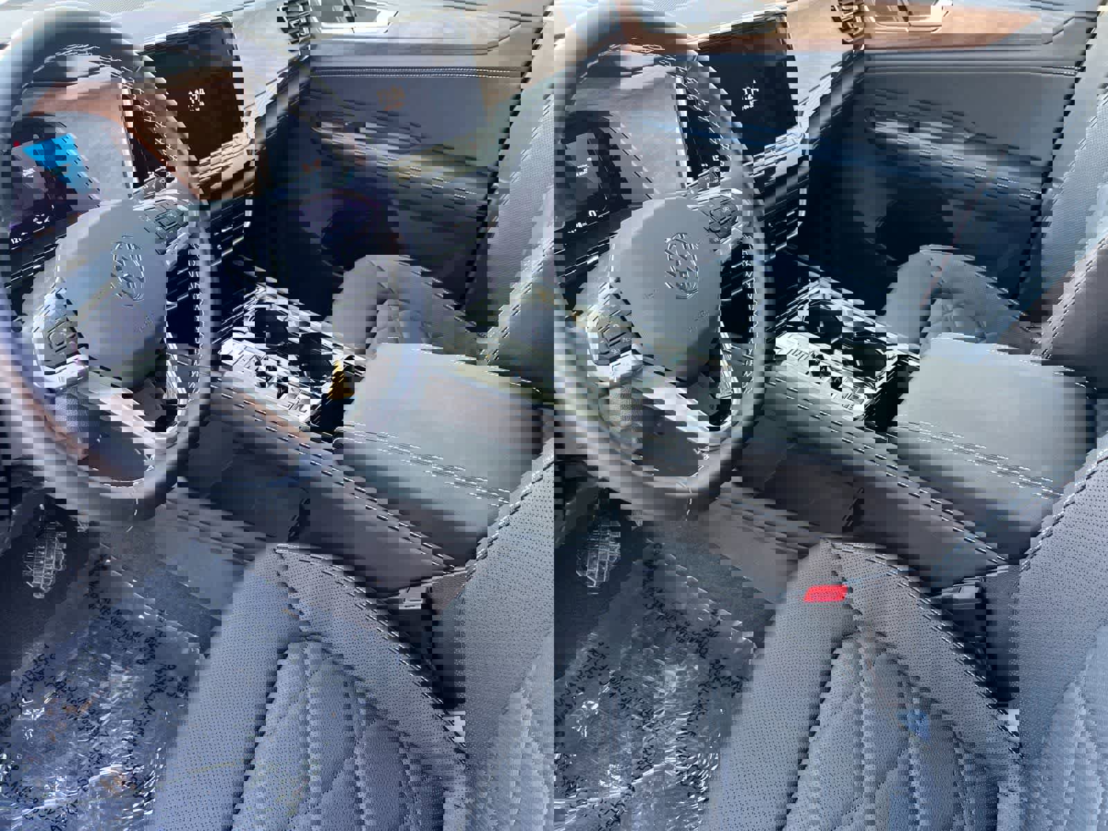 Used 2025 Volkswagen Atlas SE image 12