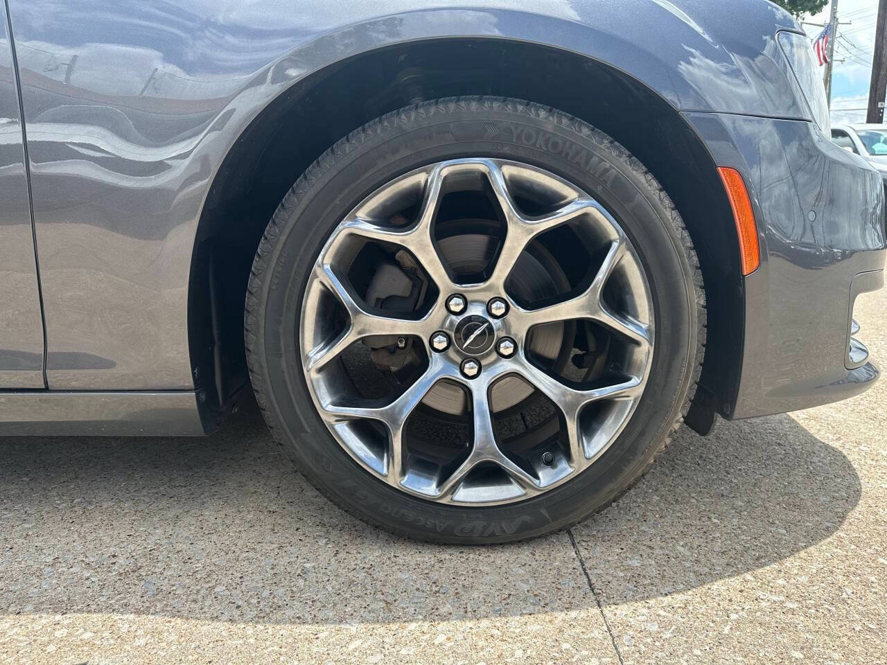 Used 2018 Chrysler 300 S w/ 300S Premium Group RWD image 12
