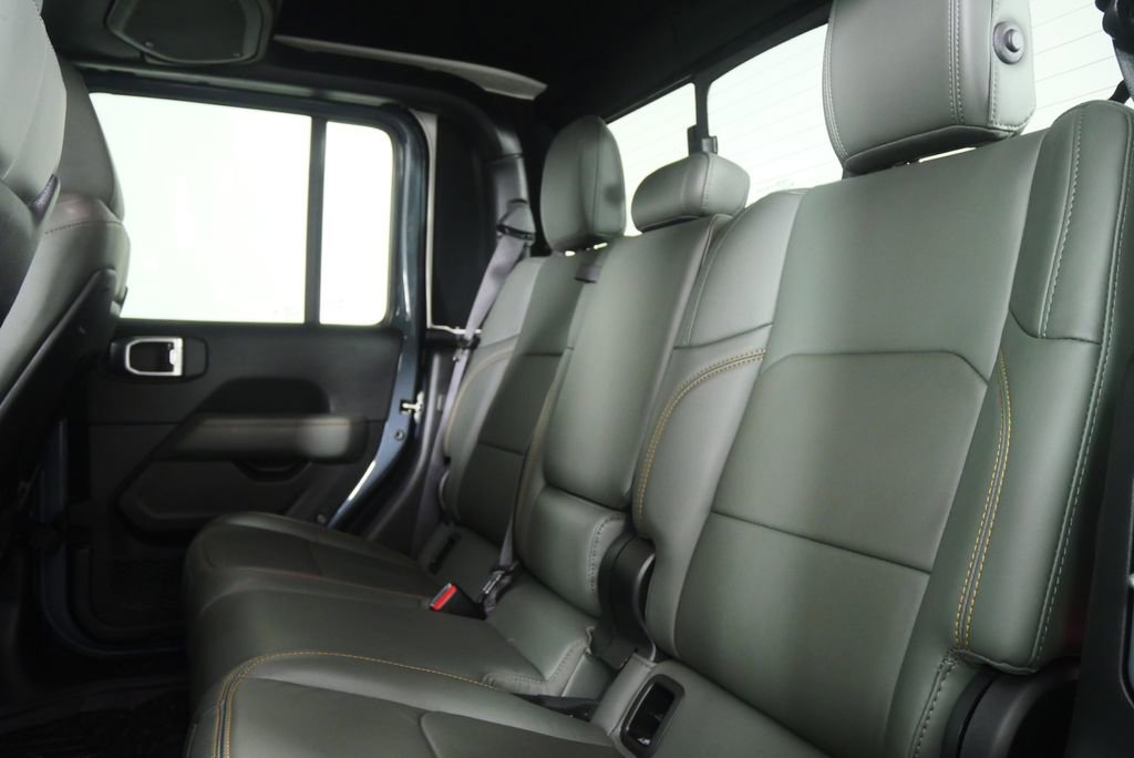 Used 2024 Jeep Gladiator Mojave AWD/4WD image 15