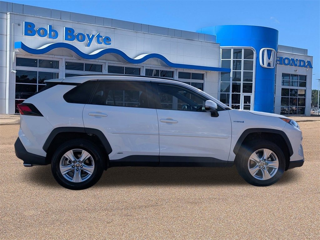 Used 2021 Toyota RAV4 XLE image 6