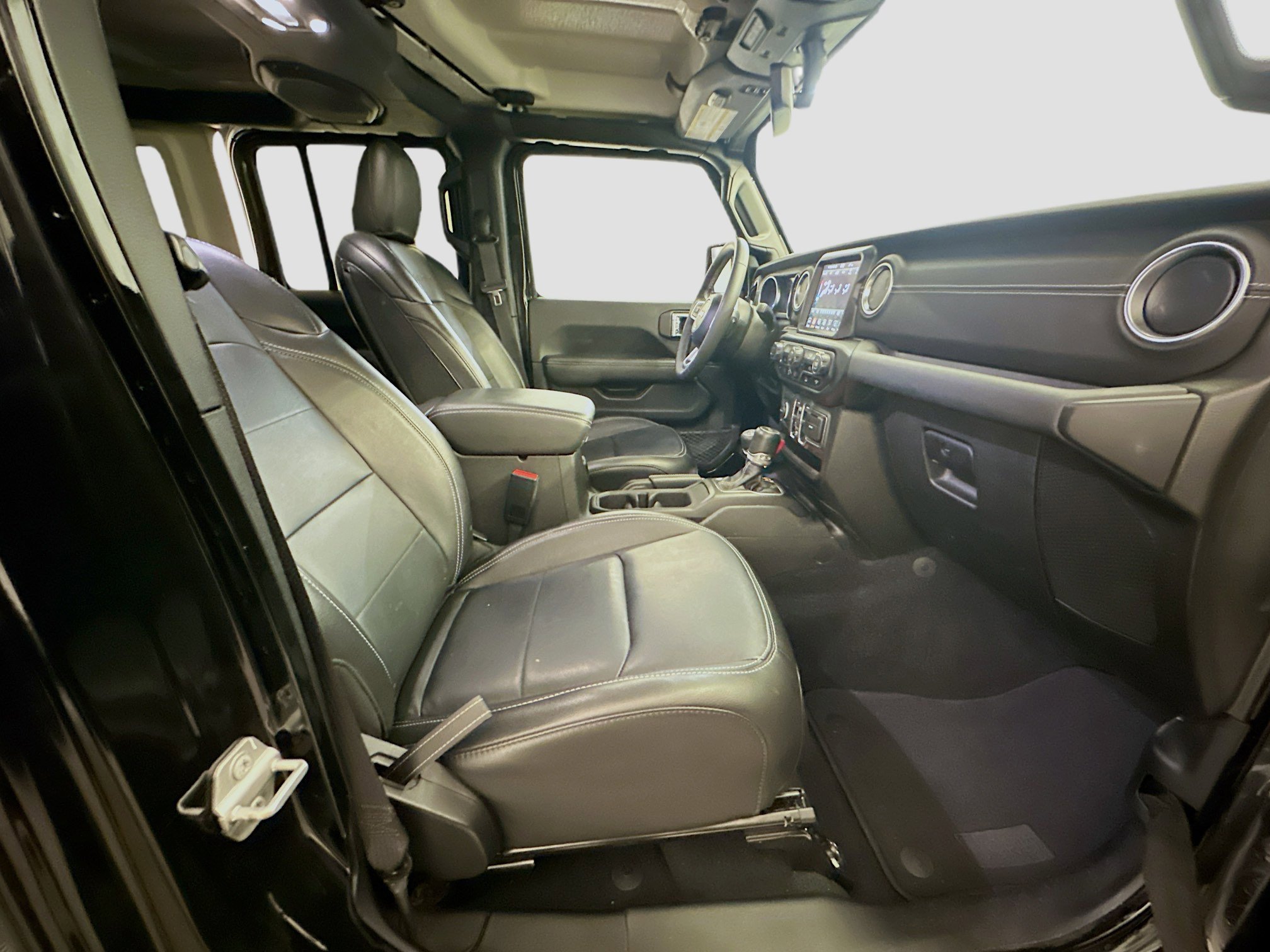 Used 2023 Jeep Wrangler Sahara image 31