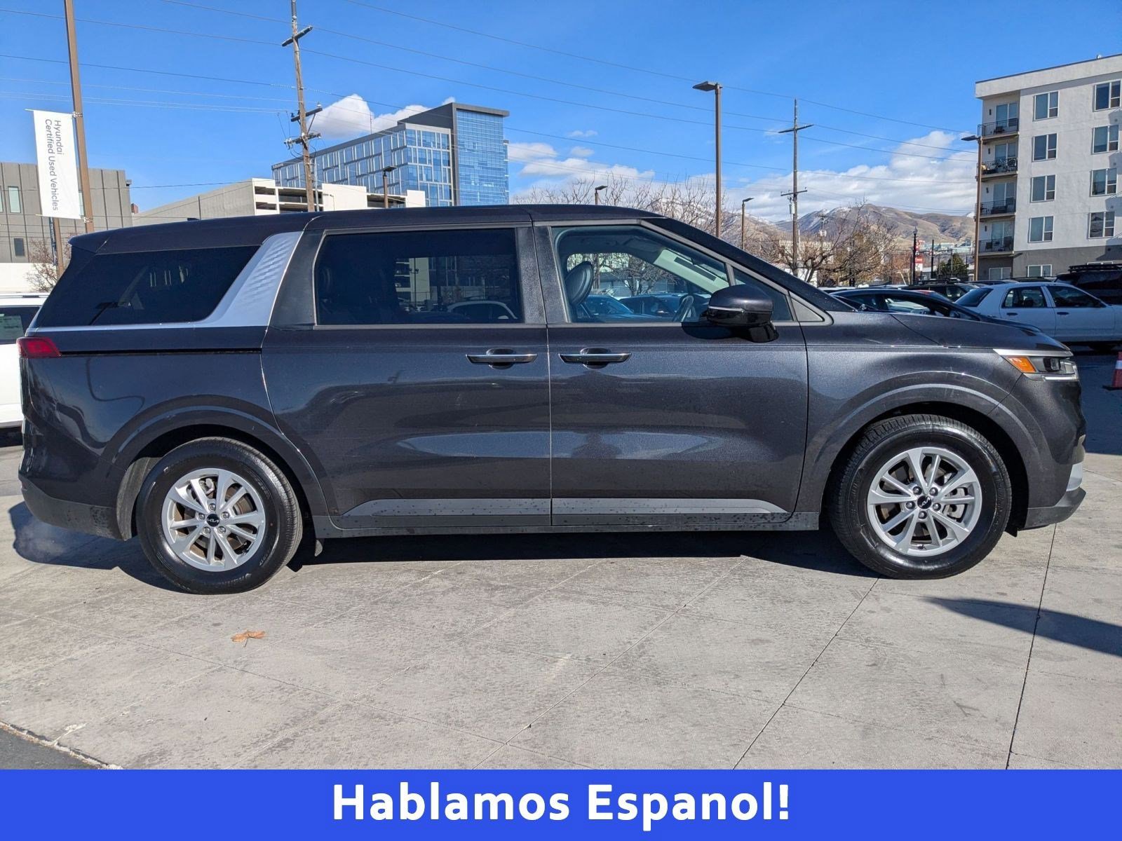 Used 2024 Kia Carnival LX image 2