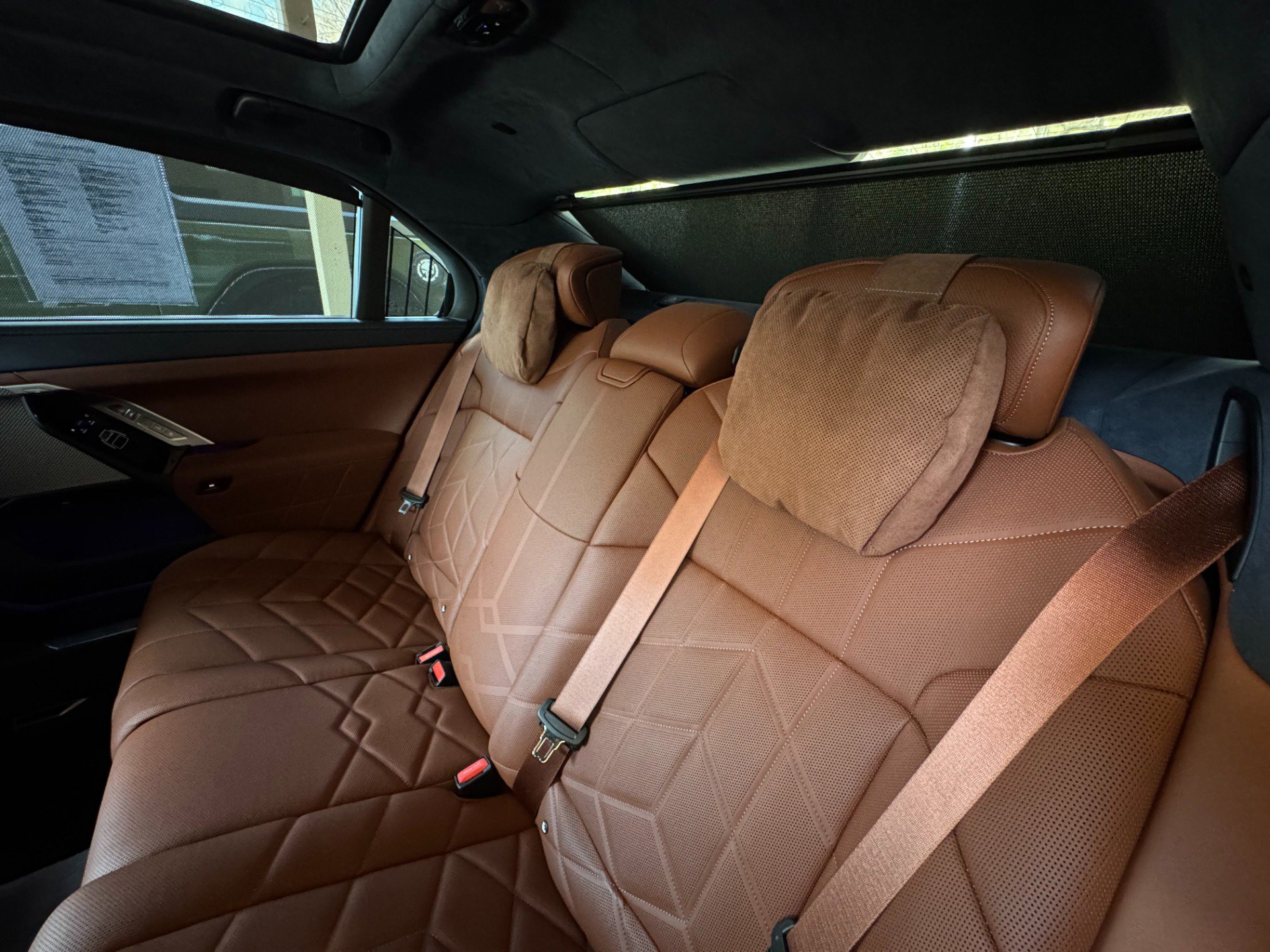 Used 2025 BMW i7 eDrive50 w/ Executive Package image 46