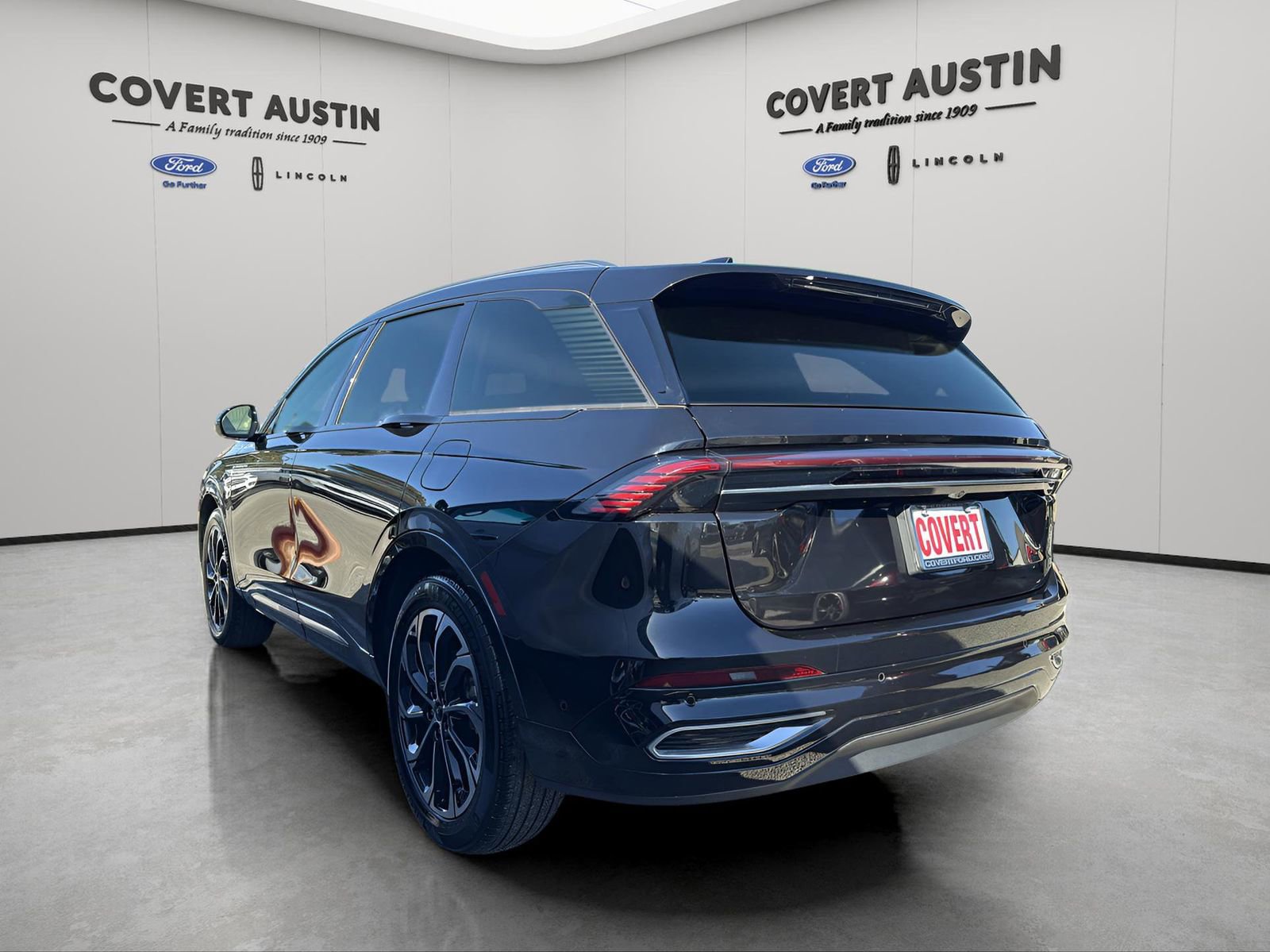 Used 2024 Lincoln Nautilus Reserve image 3