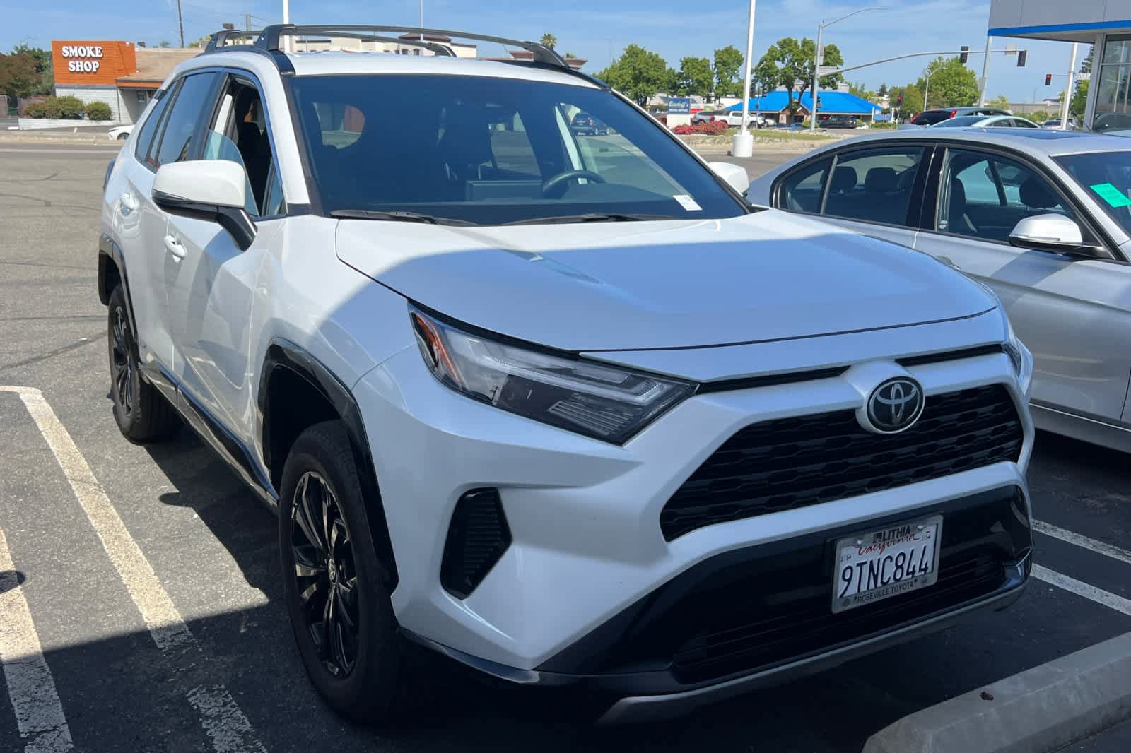 Used 2025 Toyota RAV4 SE AWD/4WD image 3
