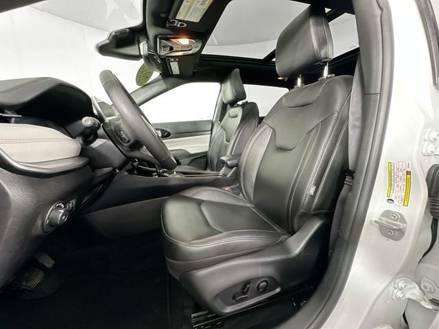 Used 2025 Jeep Compass Limited w/ Sun & Sound Group image 4